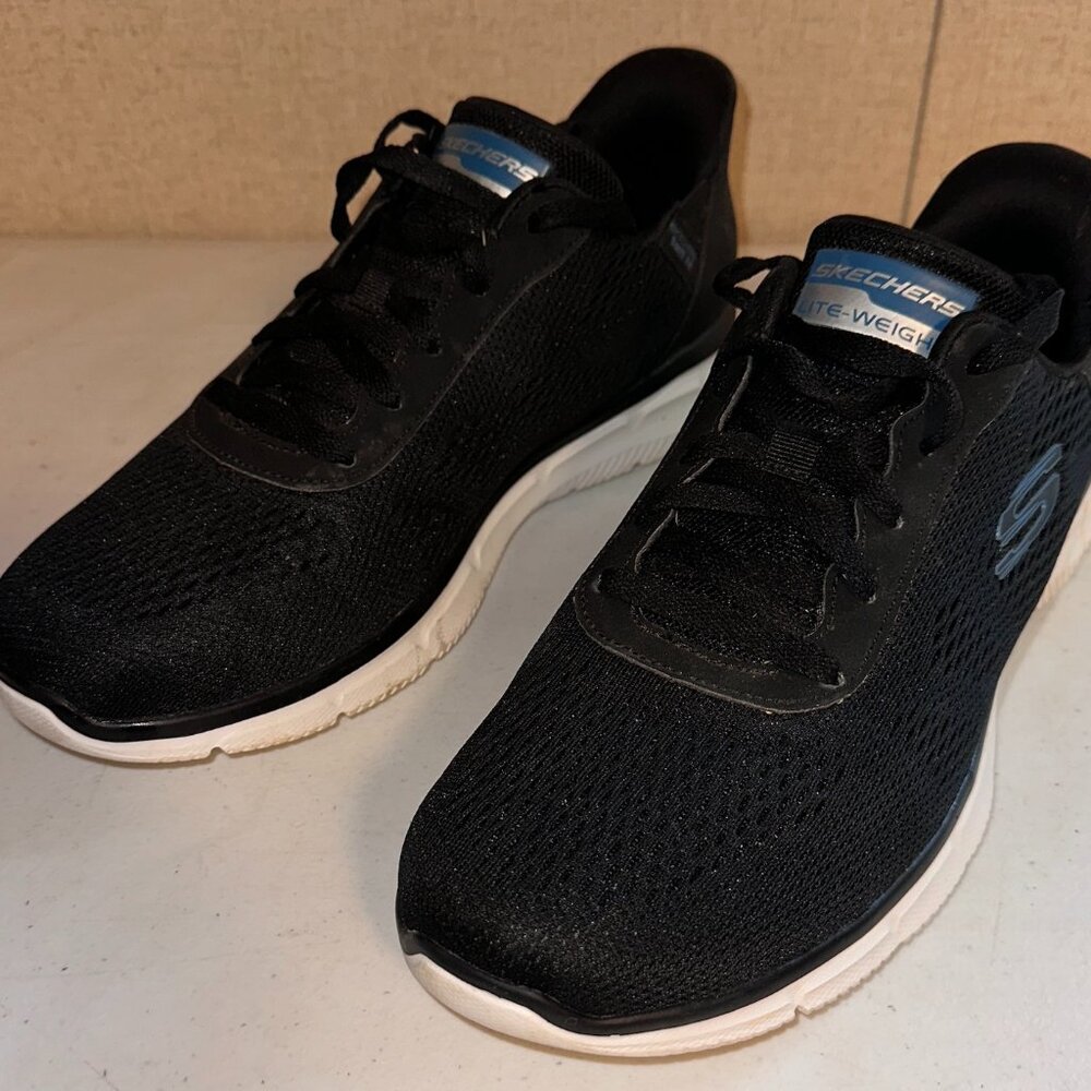 Men's Skechers Swift Fit Lite-weight Size 10.5 US